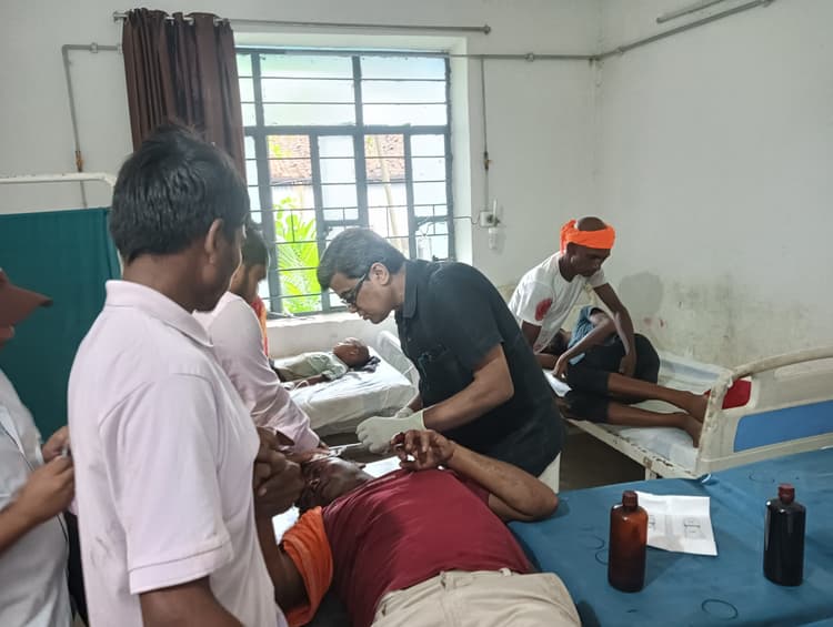 दो बाइक की आमने- सामने टक्कर में दो जख्मी, रेफर