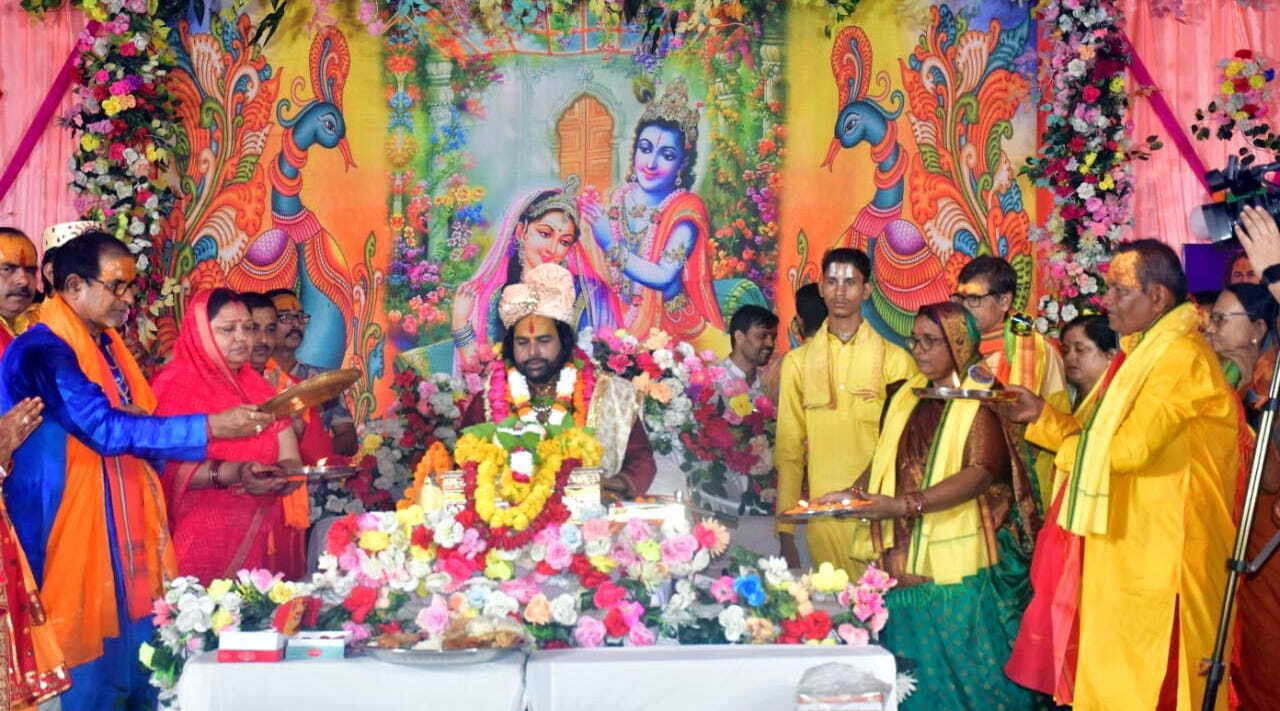 परम आनंद और परम सुख भगवान की भक्ति से ही संभव