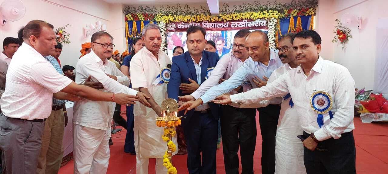 केंद्रीय विद्यालय भवन का नहीं हो पाया उद्घाटन, बच्चों ने दी शानदार प्रस्तुति