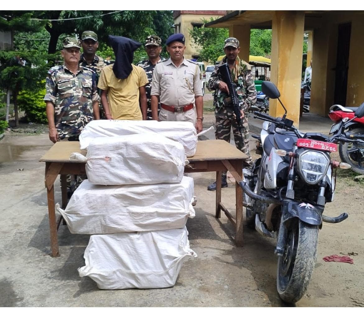 Madhubani News : एसएसबी व पुलिस ने 121.68 किग्रा गांजे के साथ एक तस्कर को पकड़ा