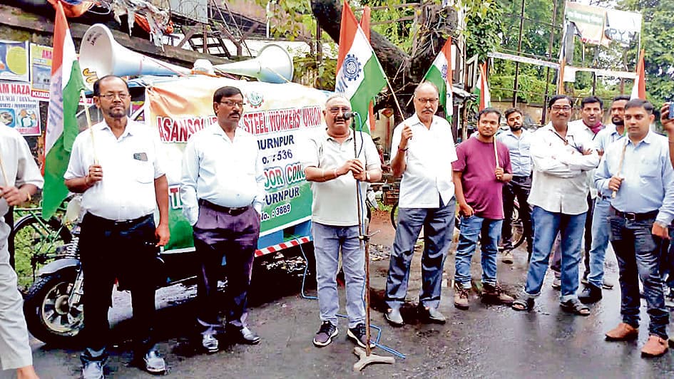 ससम्मान बोनस व वेतन सुधार के लिए बर्नपुर आइएसपी कर्मियों की गेट मीटिंग