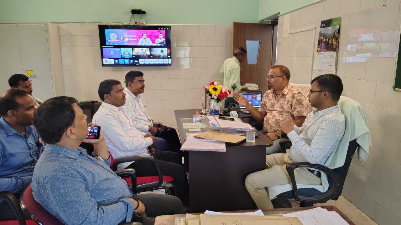 अस्पताल की सुविधाओं को बेहतर बनान पर चर्चा