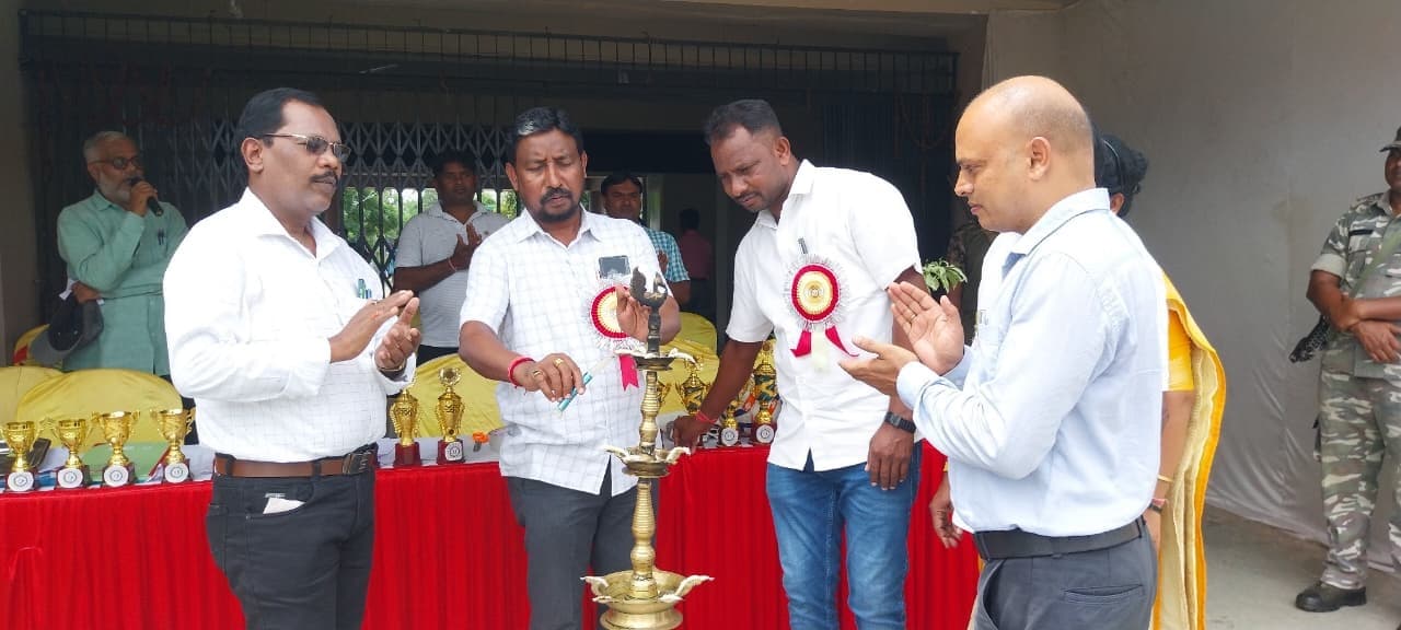 Seraikela Kharsawan News : प्रखंड स्तरीय दो दिवसीय खेलो झारखंड प्रतियोगिता आयोजित