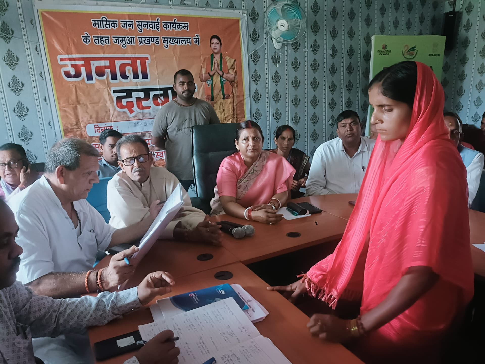 Giridih News :अधिकारी अपनी कार्यशैली में सुधार लायें : विधायक