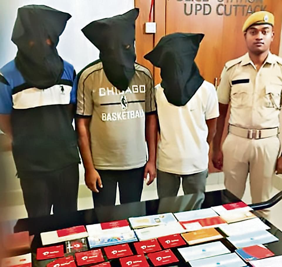 Rourkela News: कटक के निवेशक से 13.72 लाख रुपये ठगने के आरोप में राउरकेला से तीन गिरफ्तार