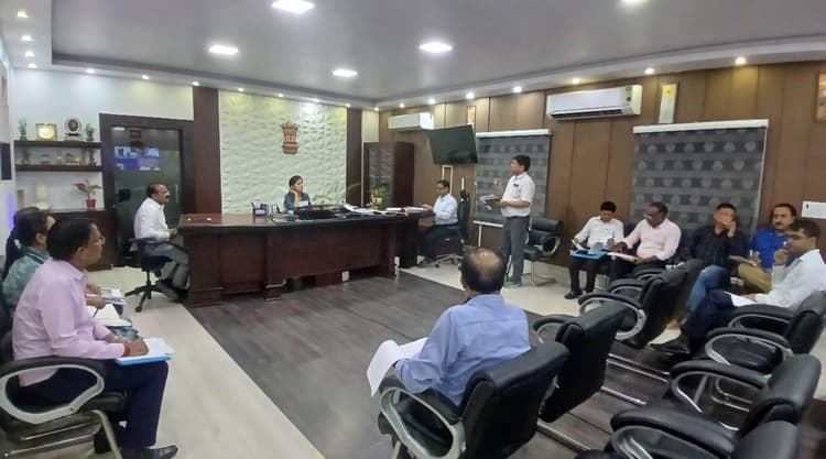 अपने-अपने क्षेत्रों के मतदान केंद्रों का भौतिक निरीक्षण करें अनुमंडलाधिकारी: डीएम