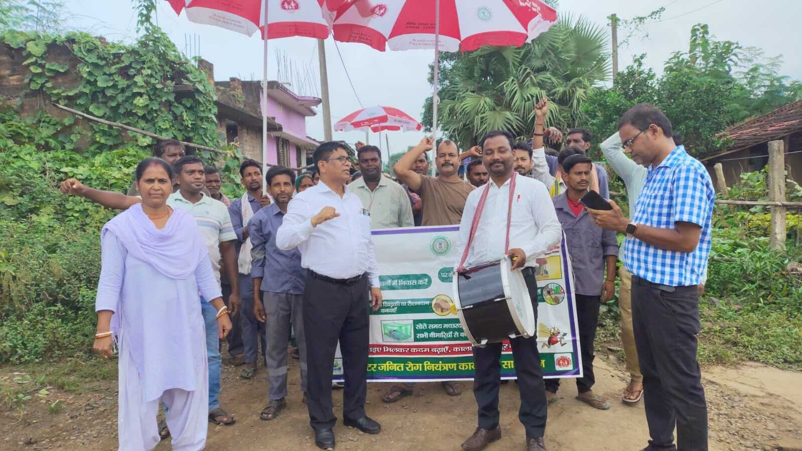 कीटनाशक छिड़काव को लेकर ग्रामीणों को किया जागरूक