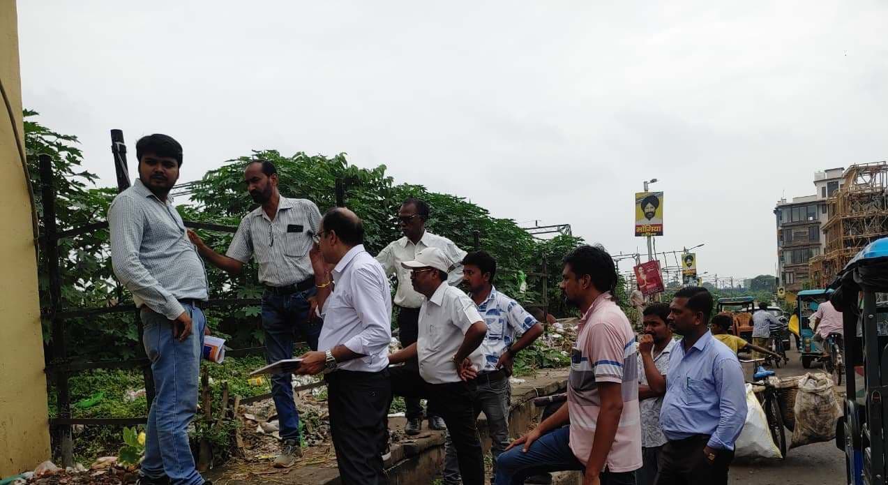 सर्विस इंप्रूवमेंट ग्रुप ने रेलवे स्टेशन पर यात्री सुविधाओं का लिया जायजा