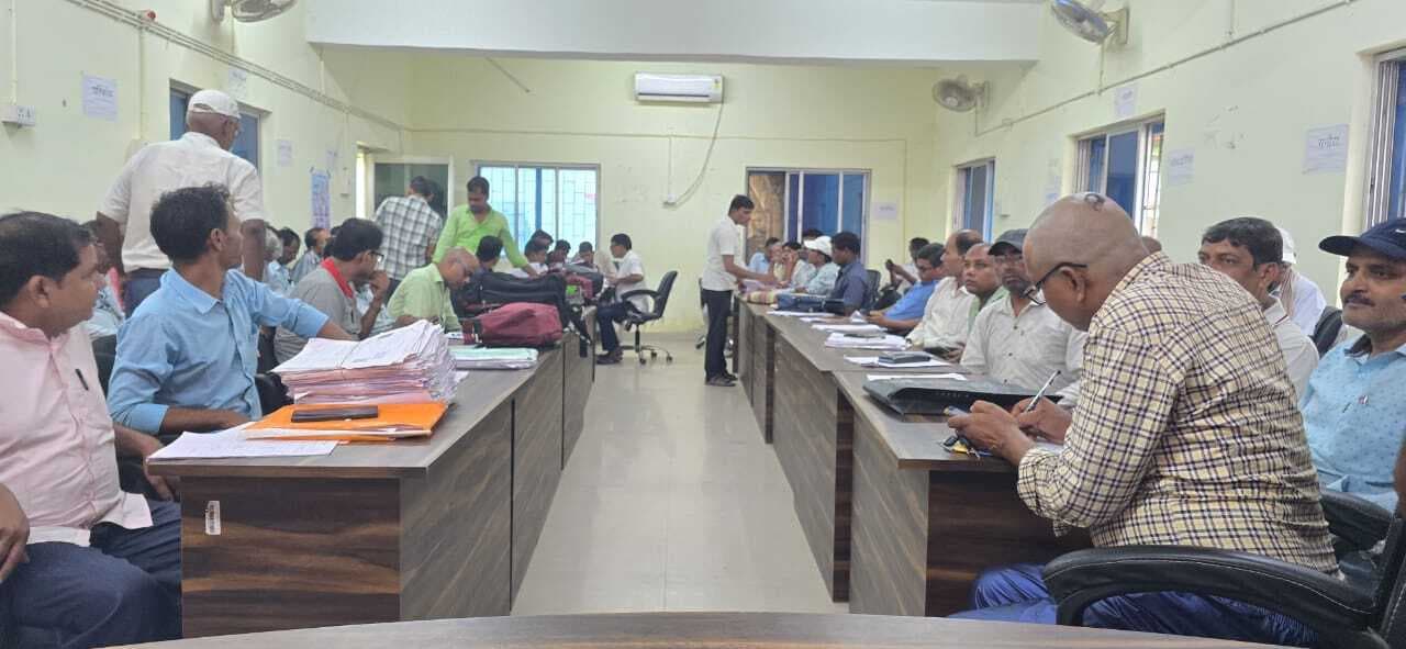 बीएलओ की बैठक, मतदाता सूची त्रुटिरहित बनाने का निर्देश