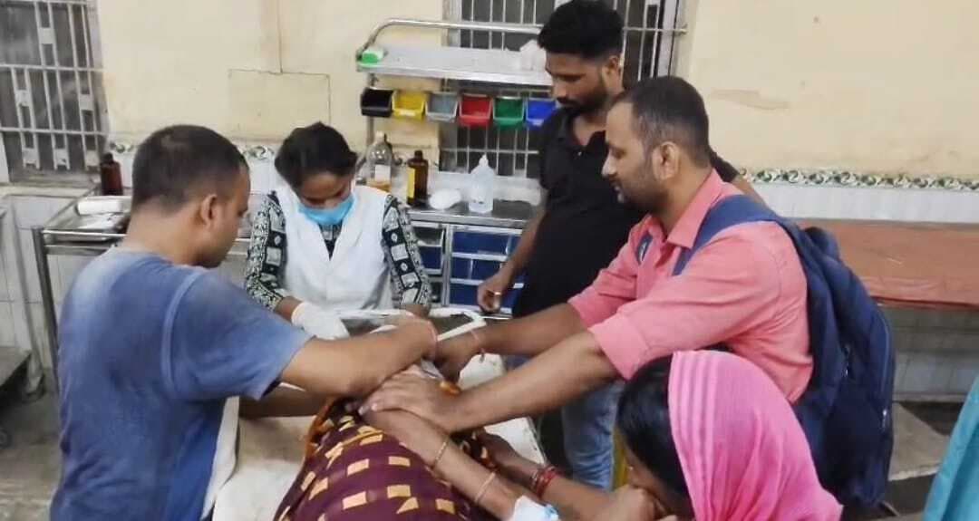 जादोपुर में जमीन के विवाद में चले लाठी व डंडे, महिलाओं समेत आठ लाेग घायल