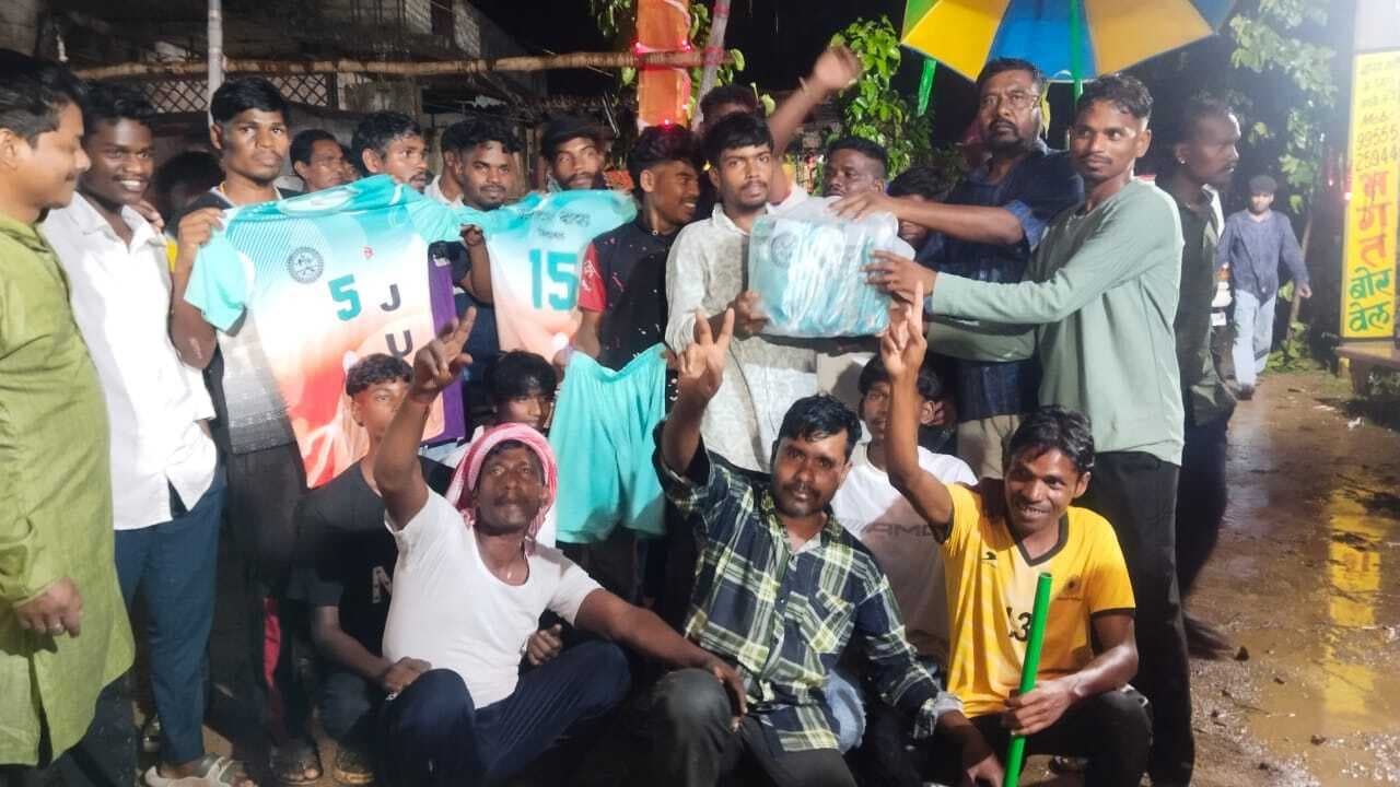 जावा धारण कर जितिया पर्व की खुशियां बांटीं