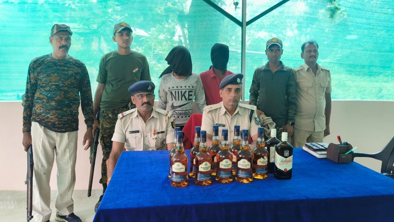 दो शराब धंधेबाजों को पुलिस ने किया गिरफ्तार