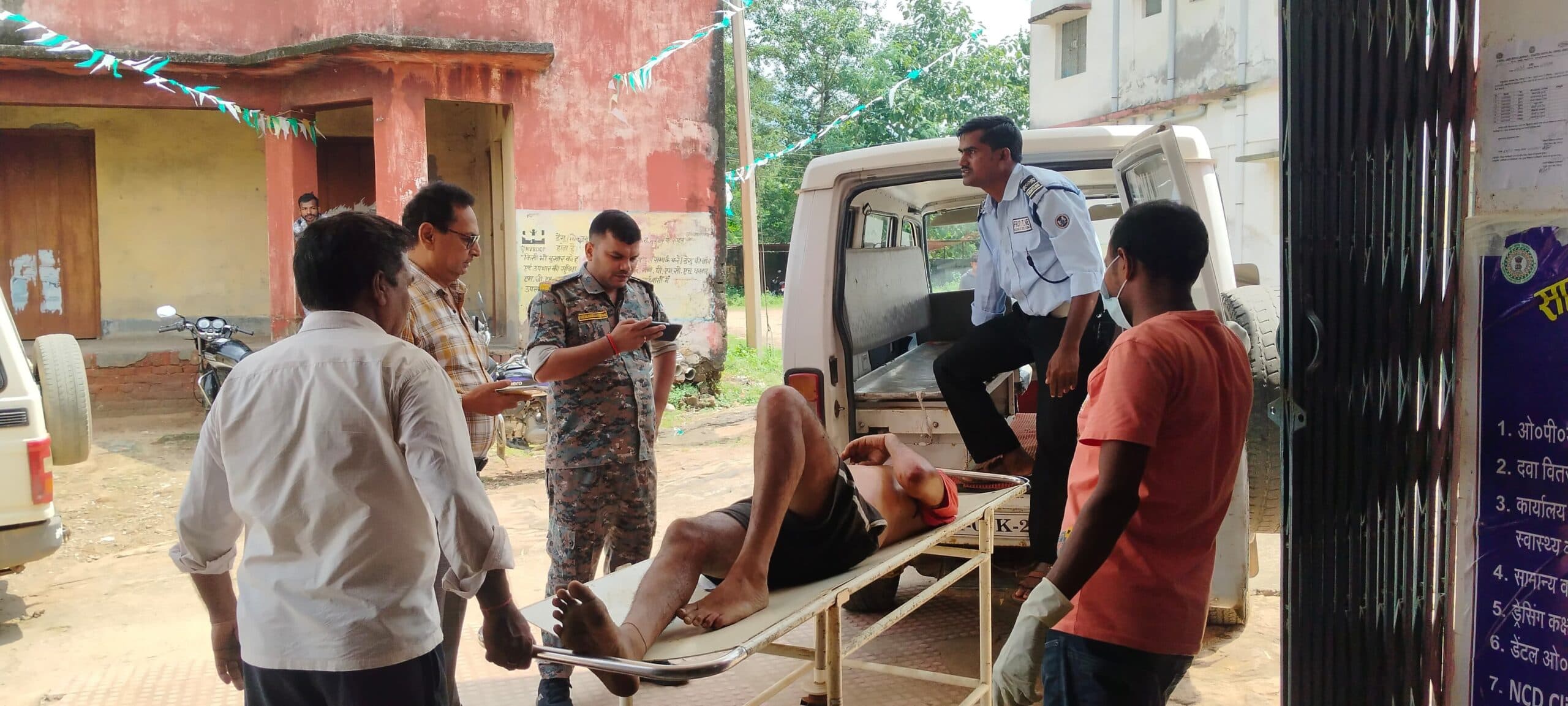 Deoghar news : बाइक दुर्घटना में आरक्षी समेत दो घायल, एक की हालत गंभीर