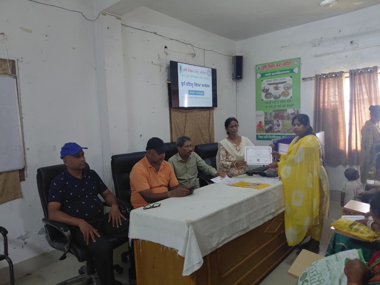 मशरूम को आय का बेहतर साधन बना रहे किसान