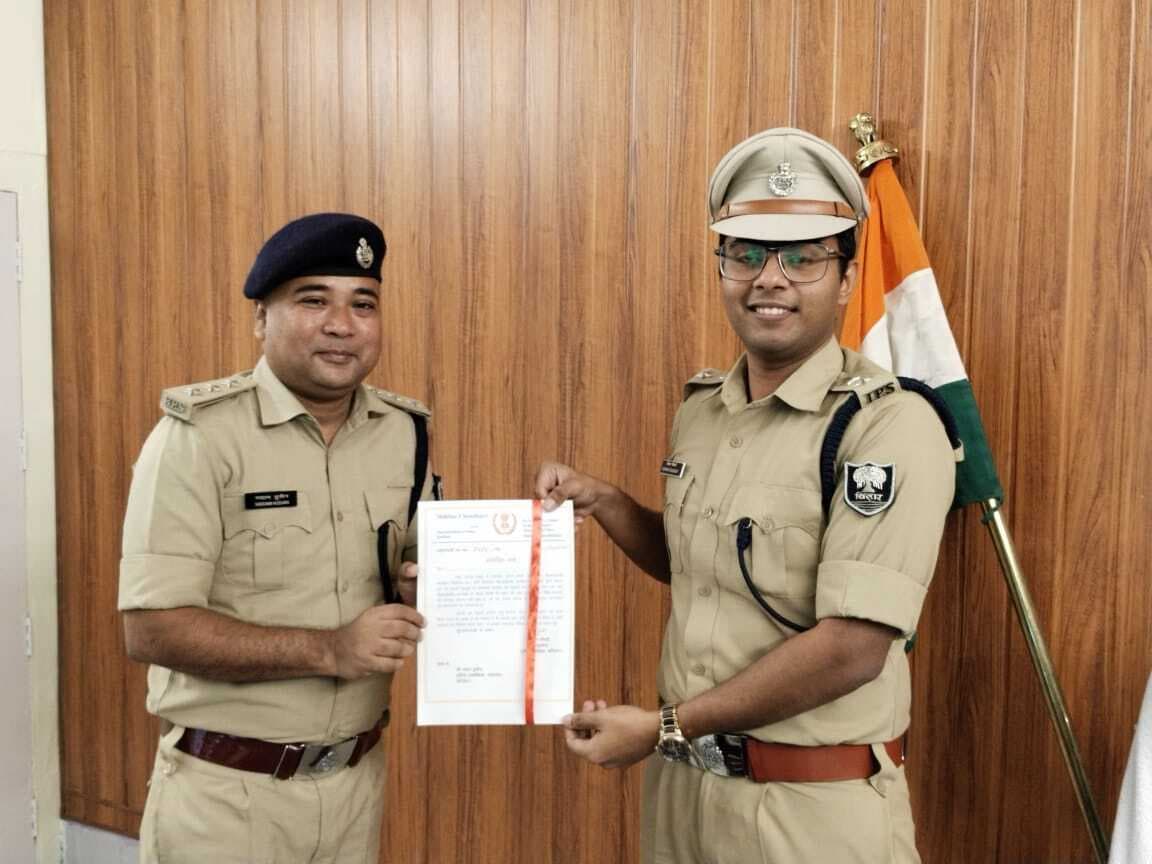 उत्कृष्ट कार्य करने वाले पुलिस पदाधिकारियों को एसपी ने किया सम्मानित