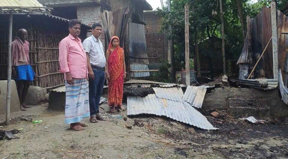 घर में लगी आग, समान जलकर खाक