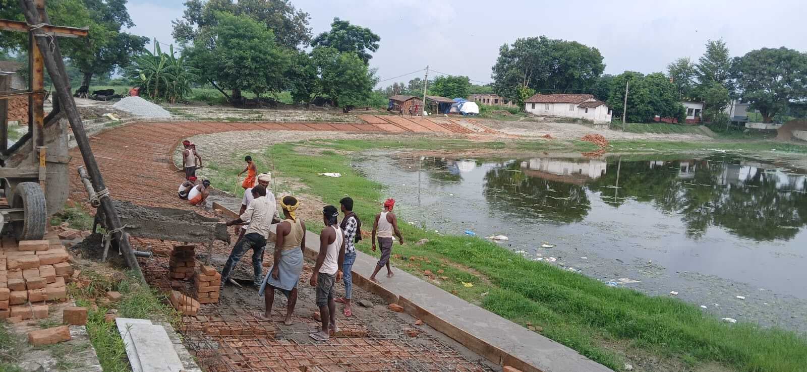 Samastipur News:अभियंता ने निरीक्षण कर निर्माण कार्य पर लगायी रोक