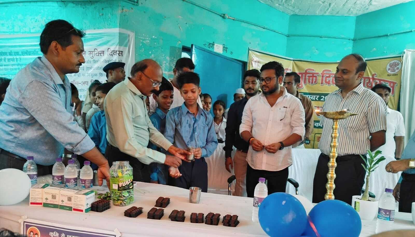 Samastipur News:एलबेंडाजोल का सेवन बच्चों को आंतों में होने वाले कीड़ों से बचाता है : डीएम