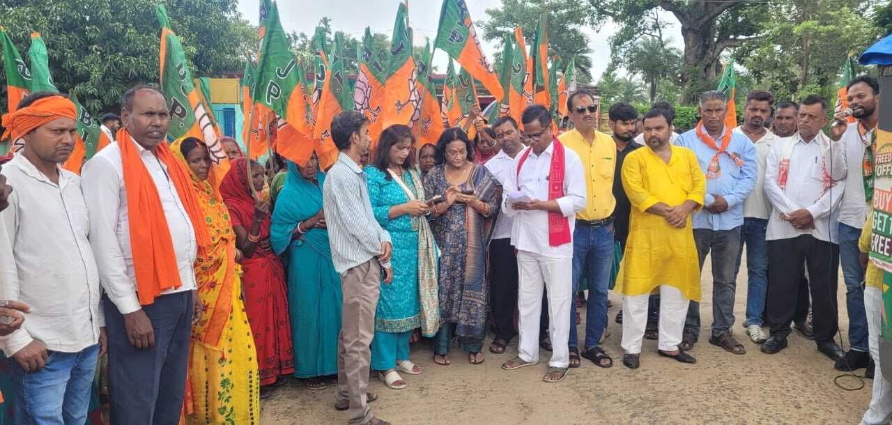 Deoghar News : भाजपा ने राज्य सरकार के खिलाफ निकाली आक्रोश रैली, सौंपा ज्ञापन
