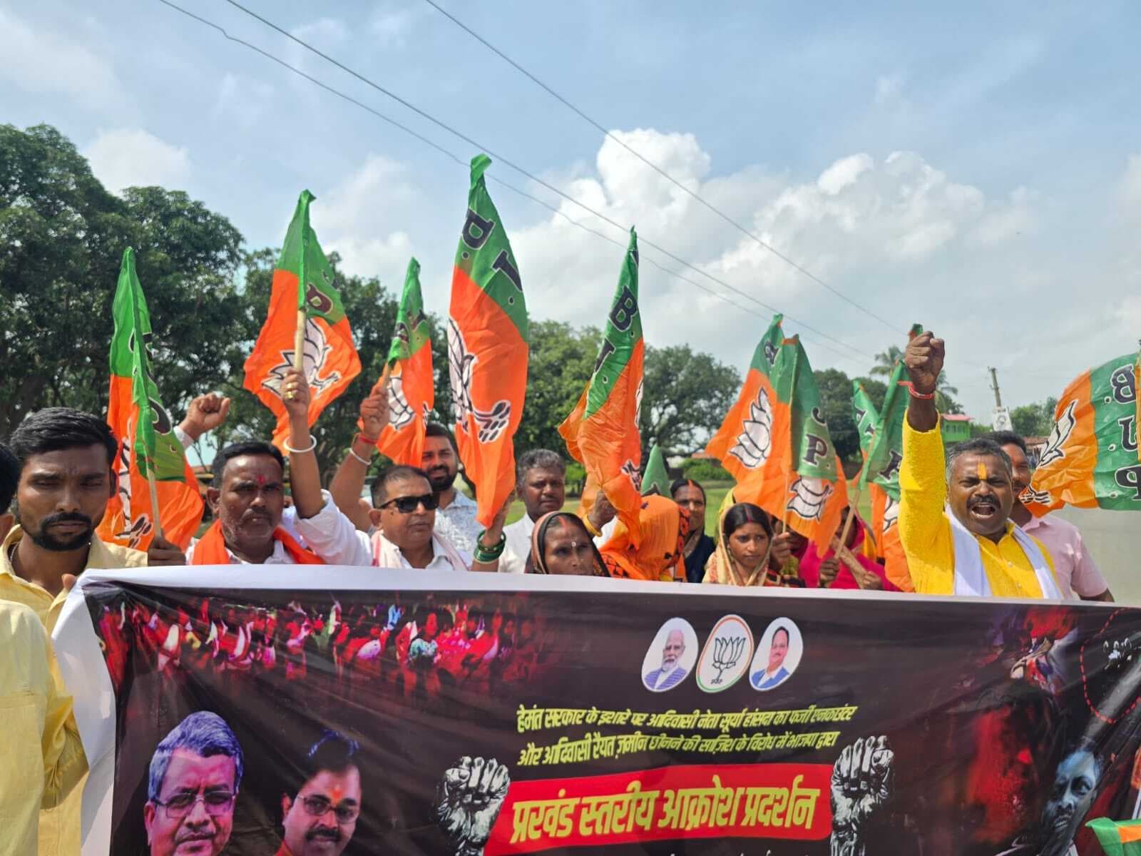 भाजपा कार्यकर्ताओं ने 16 सूत्री मांगों को लेकर किया धरना प्रदर्शन