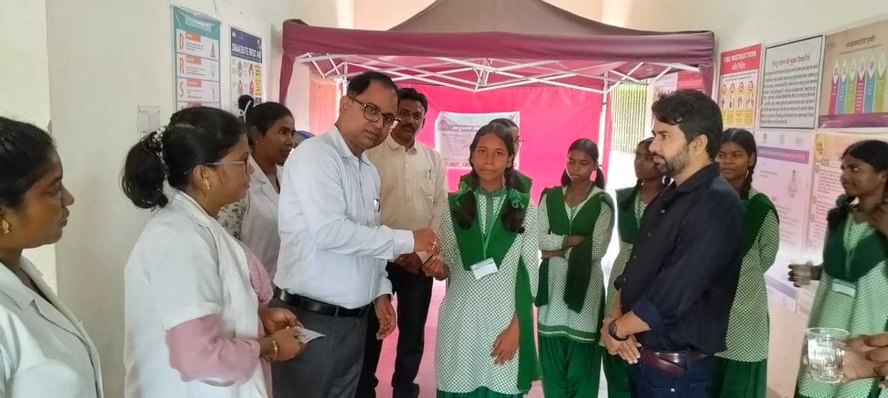 खलारी प्रखंड क्षेत्र में बच्चों को दी गयी एल्बेंडाजोल की खुराक