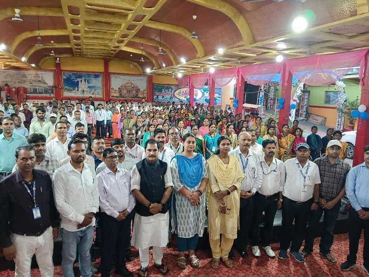 मंत्री ने विकास मित्रों से लोगों तक योजनाओं की जानकारी पहुंचाने का किया आह्वान