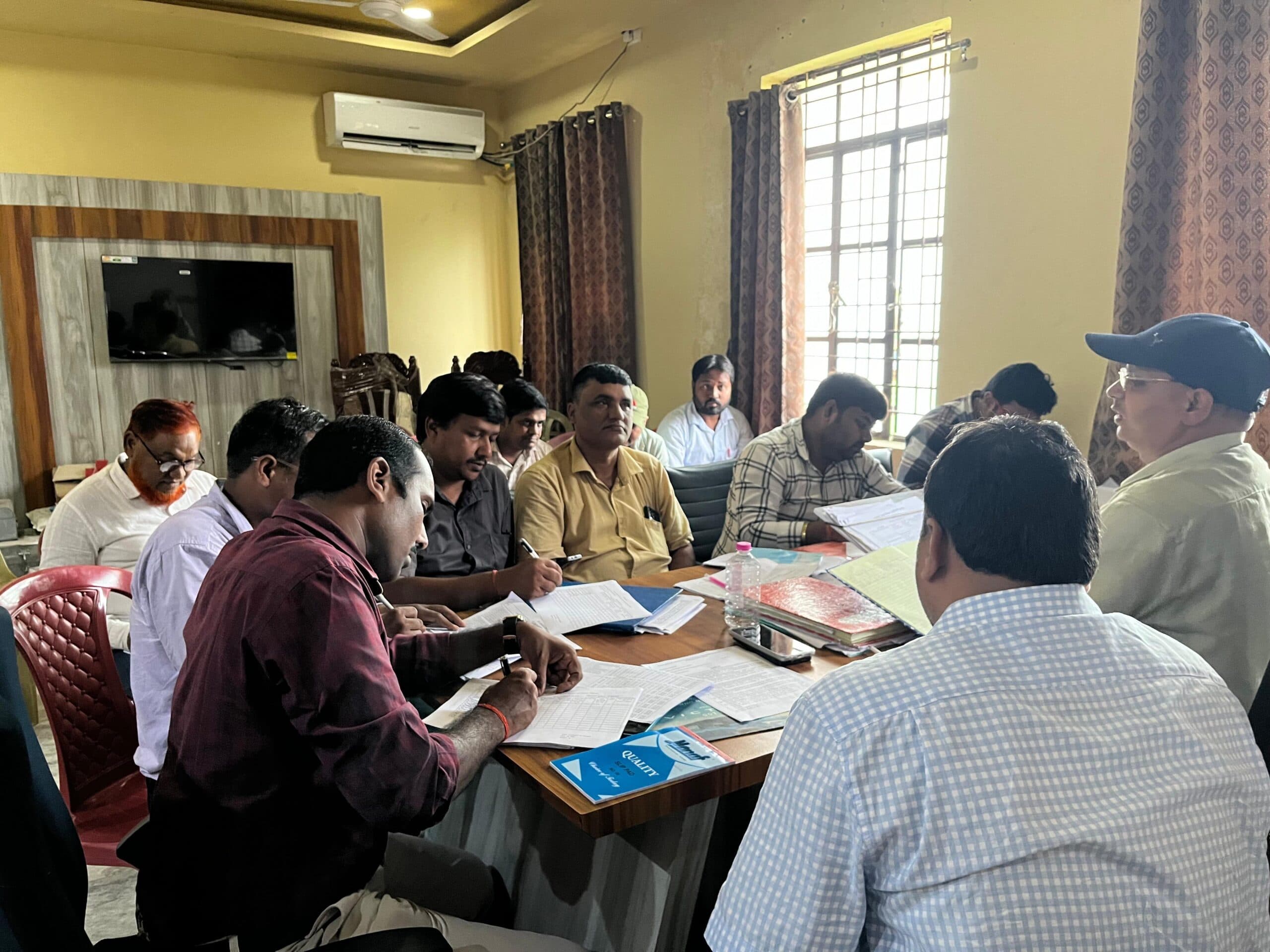 विधानसभा चुनाव की तैयारियों की बीडीओ-सीओ ने की समीक्षा