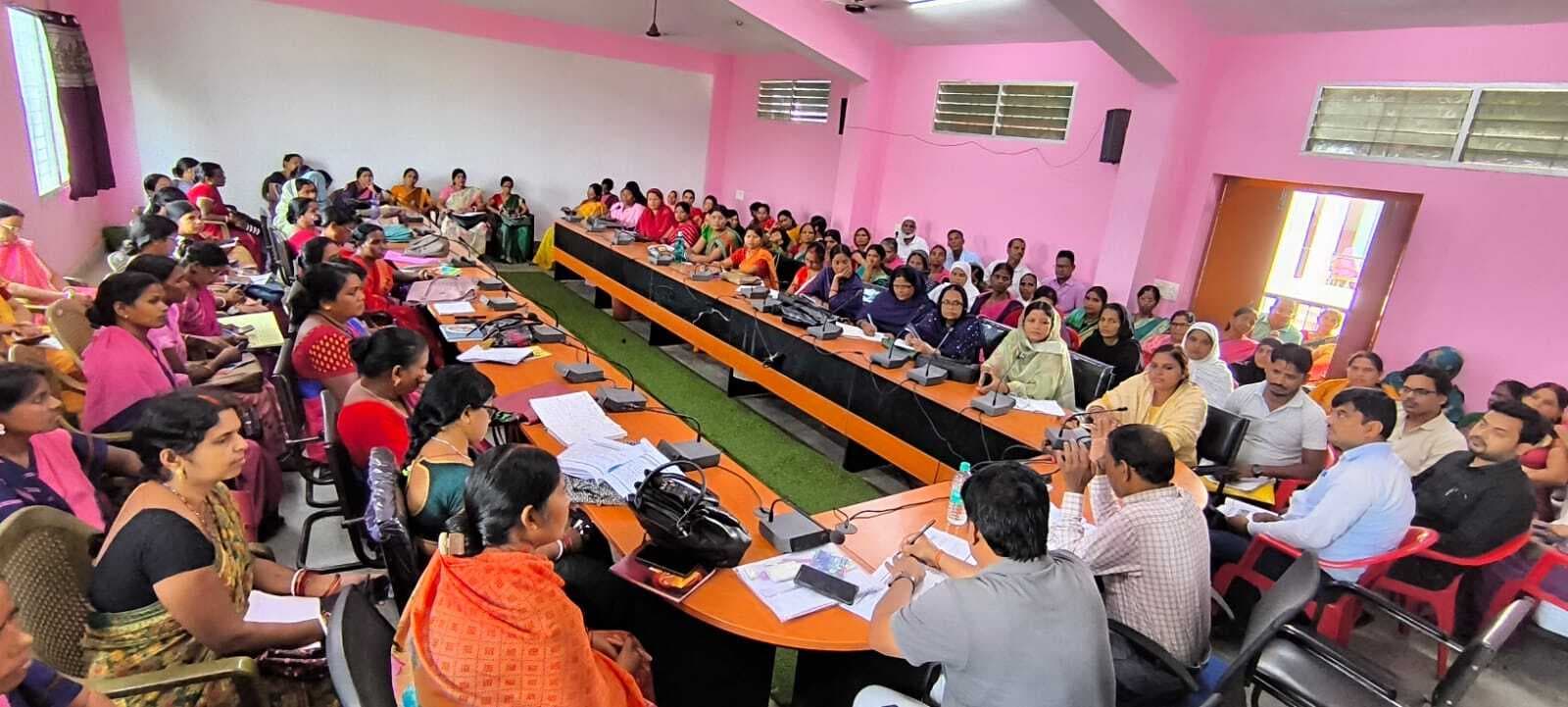 मतदाता सूची के विशेष गहन पुनरीक्षण को लेकर बीएलओ को दी गयी जानकारी