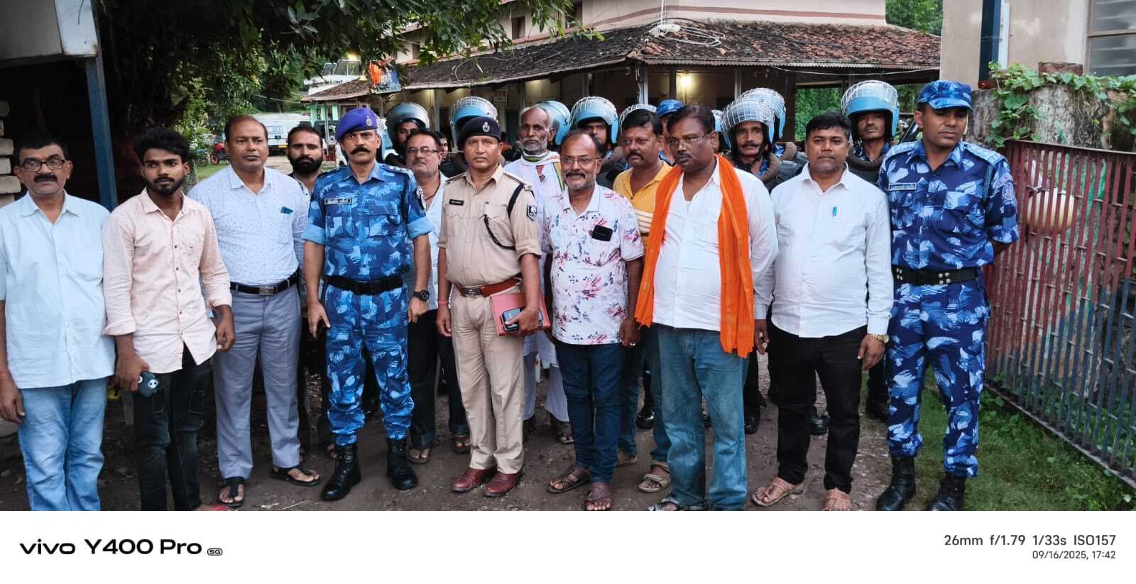 Madhubani News : नगर थाना में शांति समिति की बैठक, शहर में निकाला फ्लैग मार्च