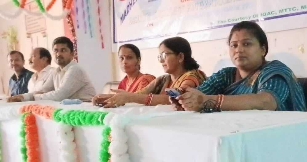 Madhubani News : बीएड कॉलेज मधेपुर में वित्तीय साक्षरता कार्यक्रम में किया गया जागरुक