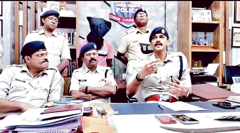 दुर्गापुर में ब्लैकमेल से तंग आकर किया महिला का कत्ल, आरोपी अरेस्ट