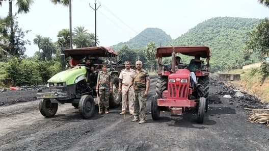हुर्रासी क्षेत्र में अवैध सात टन कोयला जब्त