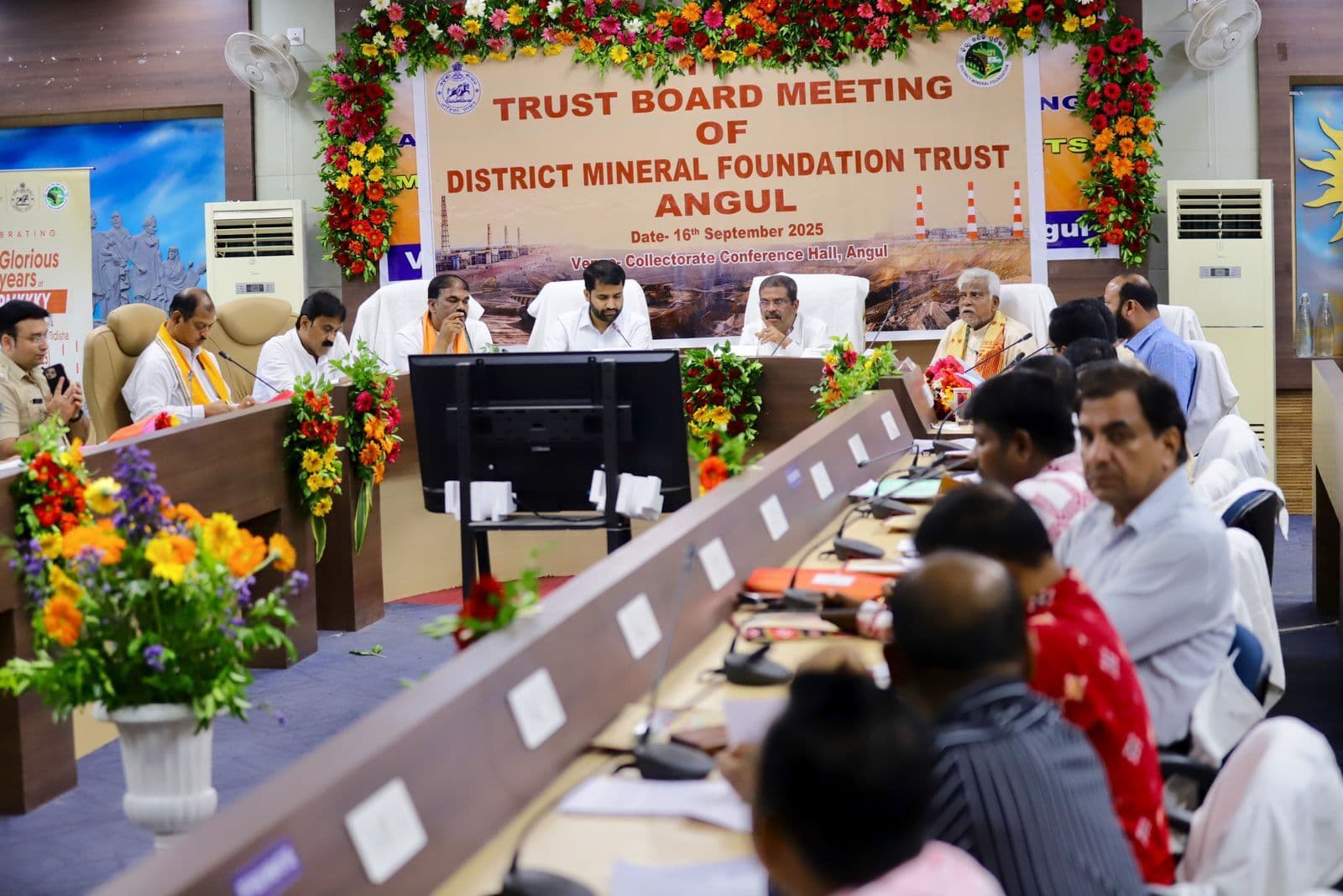 Bhubaneswar News: जनता की सुविधा को ध्यान में रखकर लागू की जायेंगी सभी योजनाएं : धर्मेंद्र प्रधान