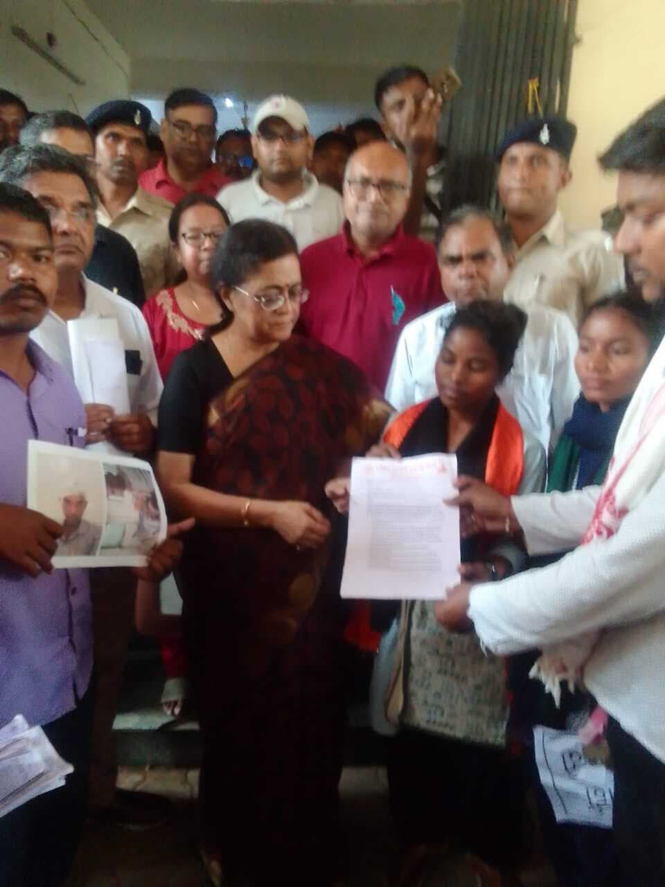 Chaibasa News : केयू में एबीवीपी का चार घंटे धरना-प्रदर्शन वीसी बोलीं- छह माह में समस्याएं सुलझेंगी