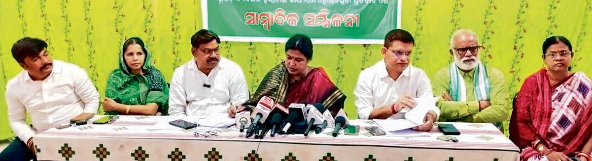 Sambalpur News: बरगढ़ में डॉक्टरों के 70 और पारामेडिकल स्टाफ के 60 प्रतिशत पद रिक्त, बीजद ने सरकार पर साधा निशाना
