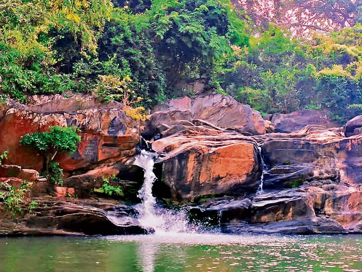 Rourkela News: अक्षयशिला जलप्रपात जाने के लिए न तो सड़क है, न पर्यटन सुविधाएं, विकास के लिए 2.45 करोड़ का प्रस्ताव फाइलों में लटका