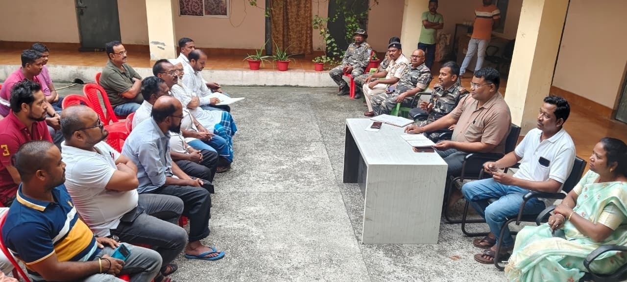 Seraikela Kharsawan News : सीसीटीवी से पंडालों पर नजर सादे लिबास में रहेगी पुलिस