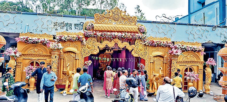 शिल्पांचल में जगह-जगह धूमधाम से की गयी विश्वकर्मा पूजा