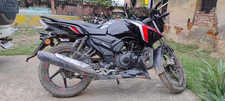 चैनपुर बाजार से चोरी की बाइक के साथ दो गिरफ्तार