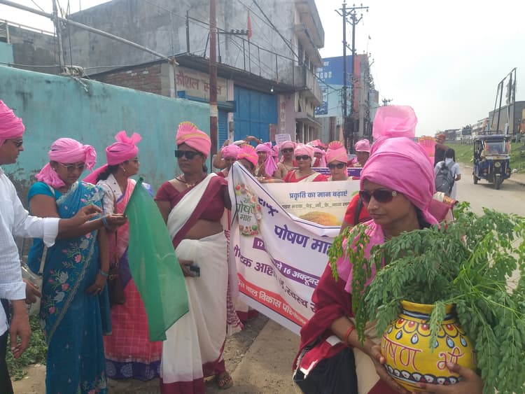 सेविका-सहायिकाओं ने निकाली जागरूकता  रैली