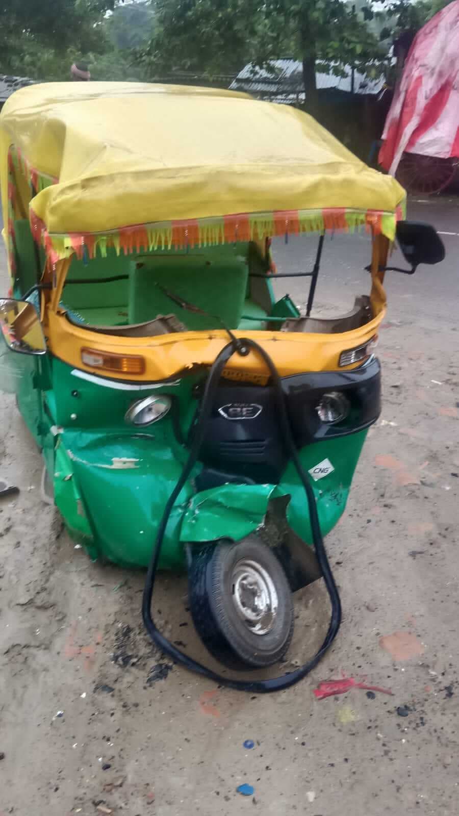 Motihari: बस व टेंपो में सीधी भिड़ंत, चार यात्री घायल