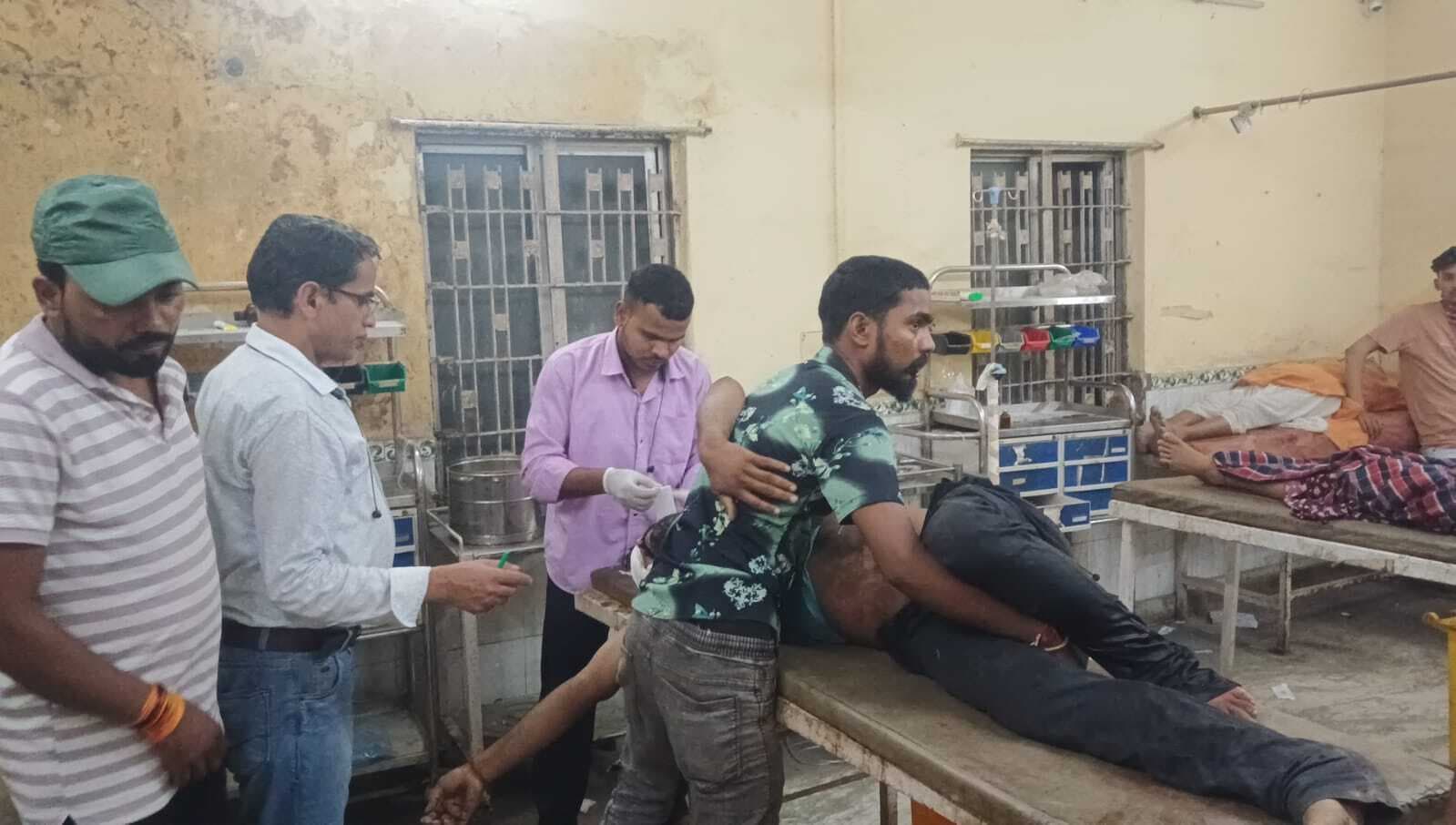 साइकिल-बाइक की टक्कर पर हुआ खूनी संघर्ष, सात लोग घायल, 13 हिरासत में