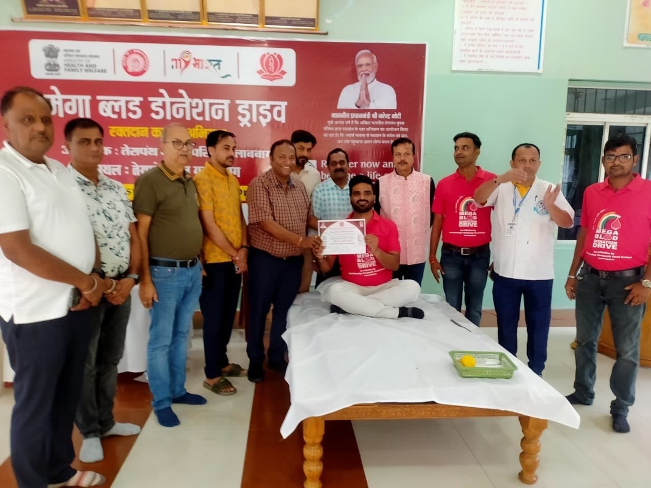 गुलाबबाग तेरापंथ युवक परिषद् के शिविर में 111 यूनिट रक्त संग्रह *रक्तदान अमृत महोत्सव 2025*