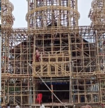 दुर्गा पूजा: कहीं तैयार हो रहे पूजा पंडाल तो कहीं मूर्तियों में भरा जा रहा रंग