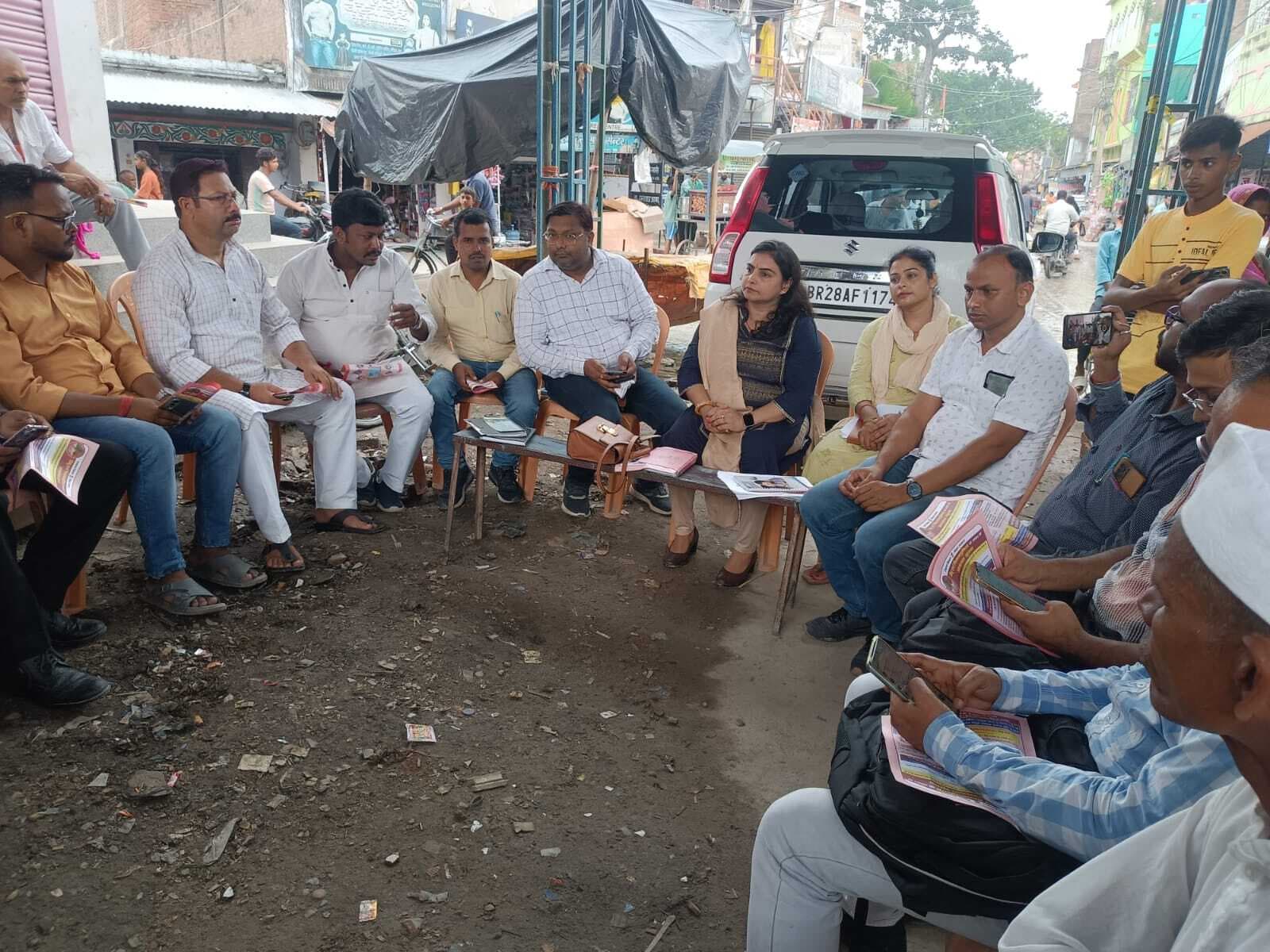 डेंगू से बचाव को लेकर स्वास्थ्य विभाग ने बैठक कर लोगों को किया जागरूक