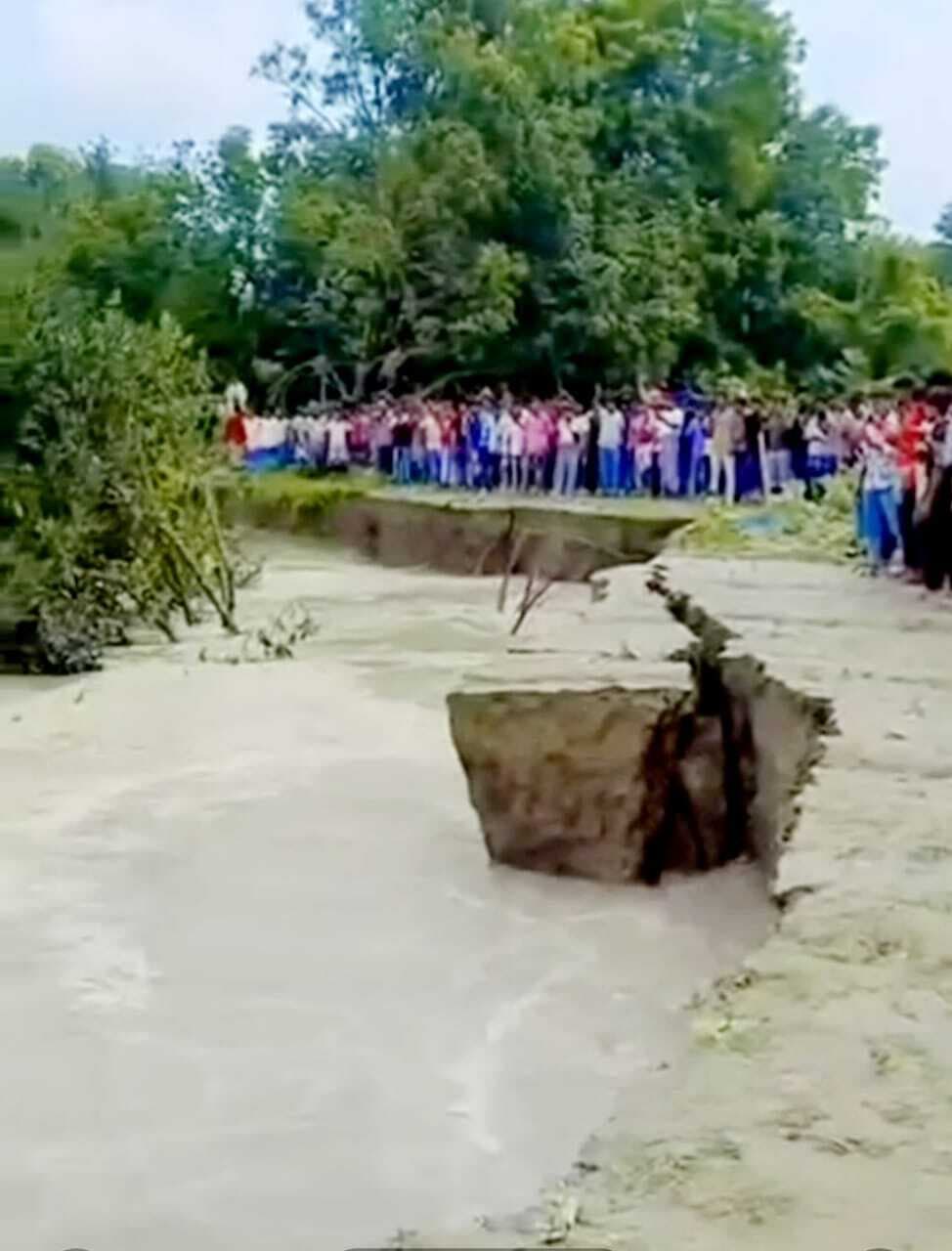 कटाव से गंगा में समा गये 250 से अधिक घर