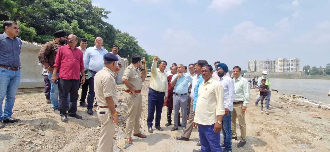 Jamshedpur news. दुर्गा पूजा विसर्जन के दौरान मानगो फ्लाइओवर निर्माण से नहीं होगी परेशानी