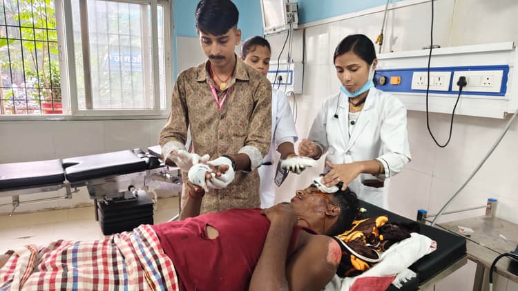 सड़क हादसे में बाइक सवार युवक जख्मी