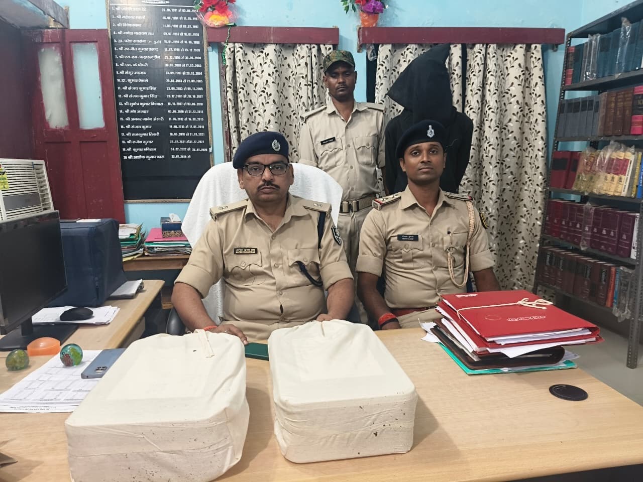 2.2 किलोग्राम गांजे के साथ धंधेबाज गिरफ्तार