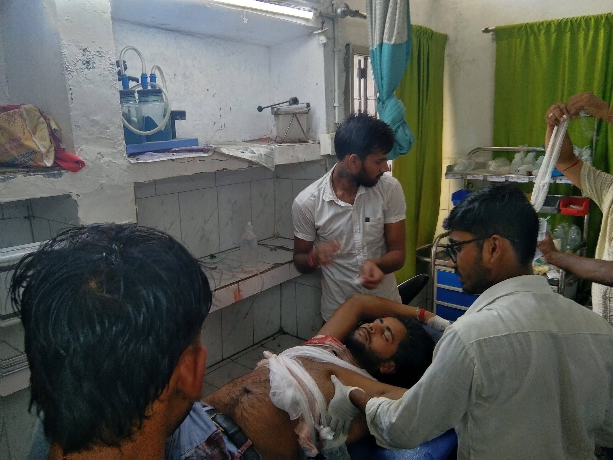 Samastipur News:दो छात्रों के गुटों में हुए विवाद में चाकूबाजी, दो जख्मी